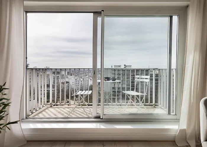 Nation - 2 Et Balcon A Charonne